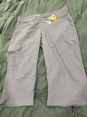 Mountain Hardwear woman’s  Light purple  Cargo Capri Pants